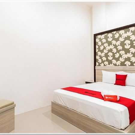 Reddoorz Plus @ Centrium Katamso Medan Exterior foto