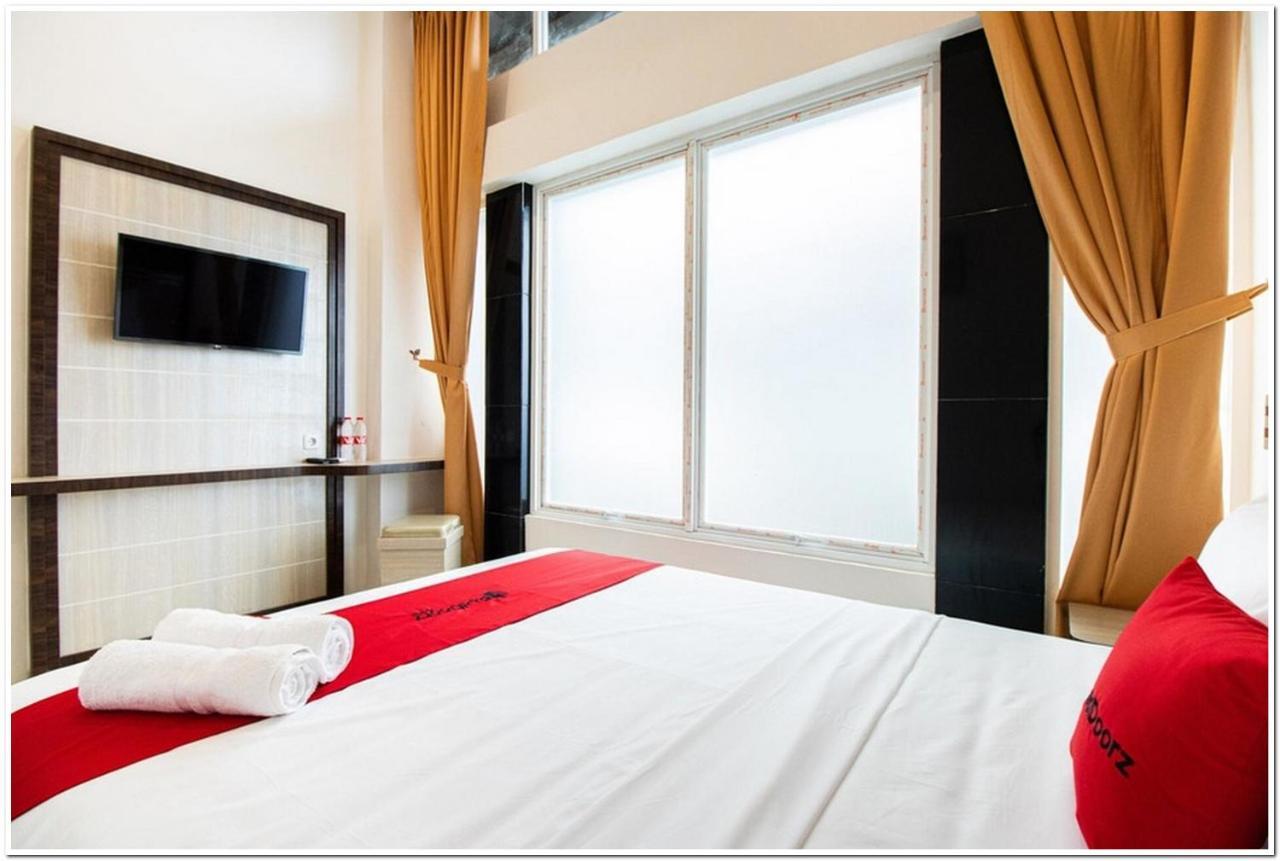 Reddoorz Plus @ Centrium Katamso Medan Exterior foto