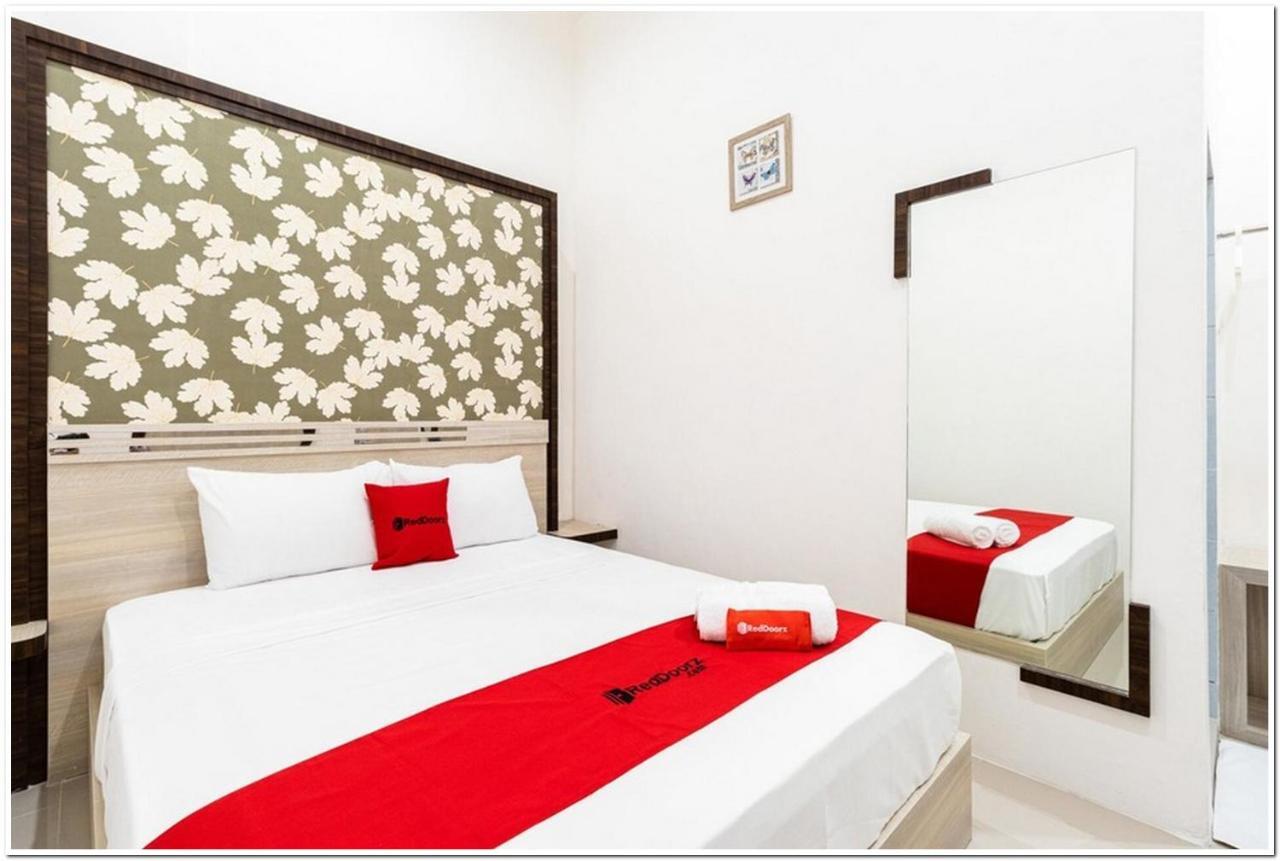Reddoorz Plus @ Centrium Katamso Medan Exterior foto